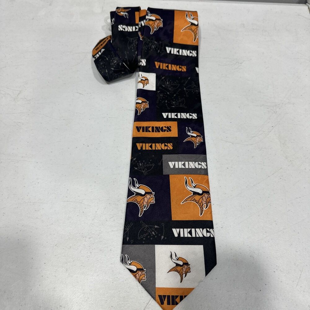 NFL Minnesota Vikings 2002 Block & Play Mens Neck Tie 59” X 4” Ralph Marlin